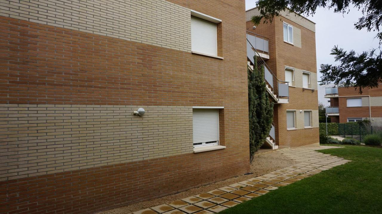 Encantador Apartamento Familiar 4 Px Con Terraza, Parking Y Wi-Fi En Llanca Exterior photo